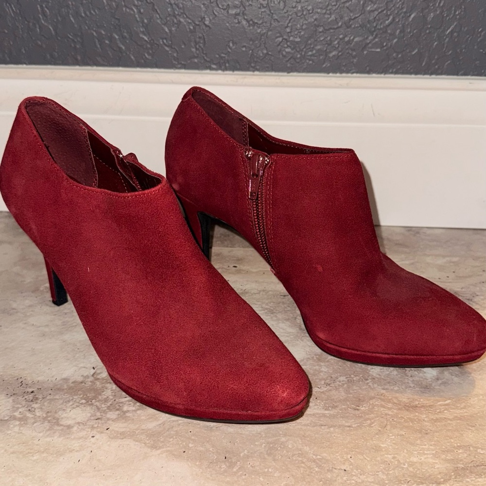Alex Marie Elegant Red Suede Women's Heels size 7